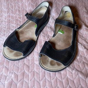 VGUC Softstar Handmade Black Leather Barefoot Solstice Sandals